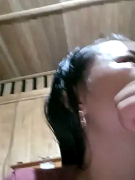 Snapshot of emly-xinh18 chatting on 21, 10, 2025 emly-xinh18 online show from 21, 10, 2025