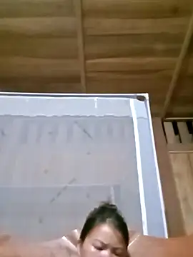 Snapshot of emly-xinh18 chatting on 5, 10, 2025 emly-xinh18 online show from 5, 10, 2025