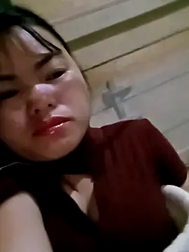 Snapshot of emly-xinh18 chatting on 31, 10, 2025 emly-xinh18 online show from 31, 10, 2025