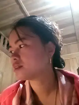 Snapshot of emly-xinh18 chatting on 18, 11, 2025 emly-xinh18 online show from 18, 11, 2025