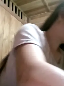 Snapshot of emly-xinh18 chatting on 22, 10, 2025 emly-xinh18 online show from 22, 10, 2025