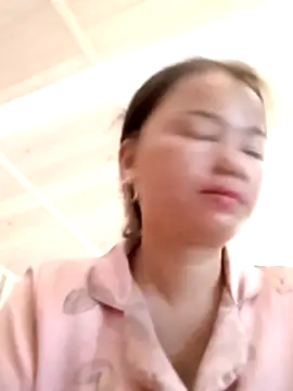 Snapshot of emly-xinh18 chatting on 18, 10, 2025 emly-xinh18 online show from 18, 10, 2025