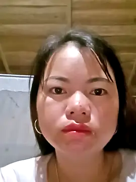 Snapshot of emly-xinh18 chatting on 29, 10, 2025 emly-xinh18 online show from 29, 10, 2025