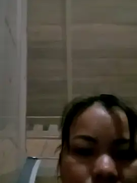 Snapshot of emly-xinh18 chatting on 21, 11, 2025 emly-xinh18 online show from 21, 11, 2025