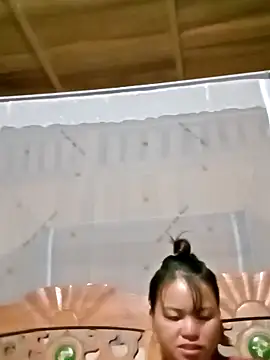 Snapshot of emly-xinh18 chatting on 27, 10, 2025 emly-xinh18 online show from 27, 10, 2025