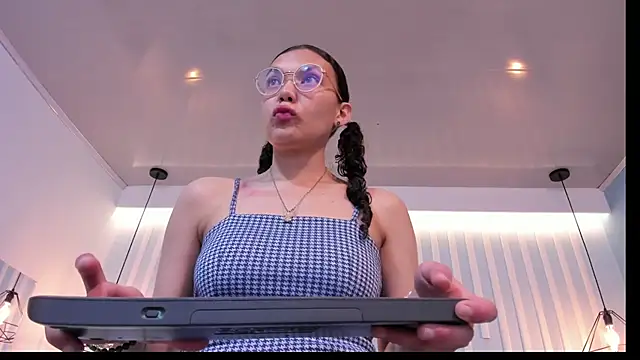 SweetStarr  online show from 6, 11, 2025