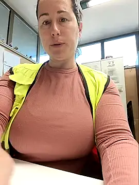 bichota85 online show from 20, 4, 2026