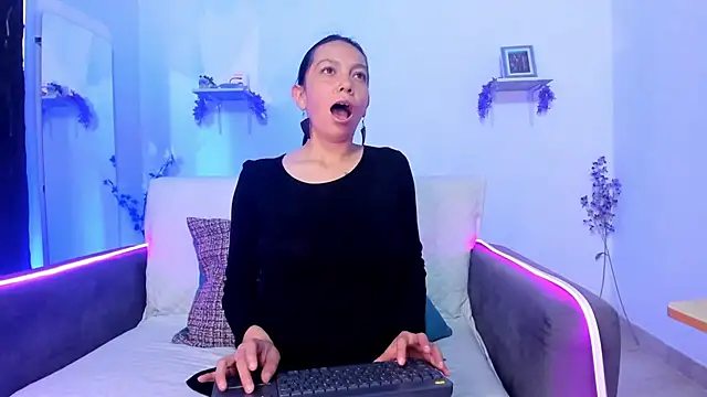 karlaaa   online show from 15, 12, 2025