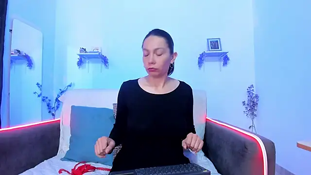 karlaaa   online show from 19, 11, 2025