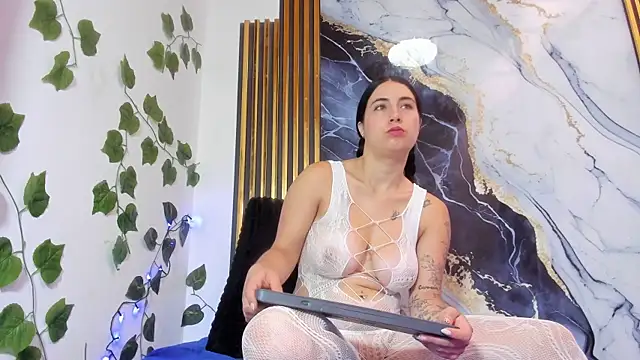 Snapshot of brittanyy20 chatting on 12, 11, 2025 brittanyy20 online show from 12, 11, 2025