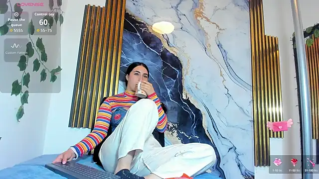 Snapshot of brittanyy20 chatting on 15, 10, 2025 brittanyy20 online show from 15, 10, 2025