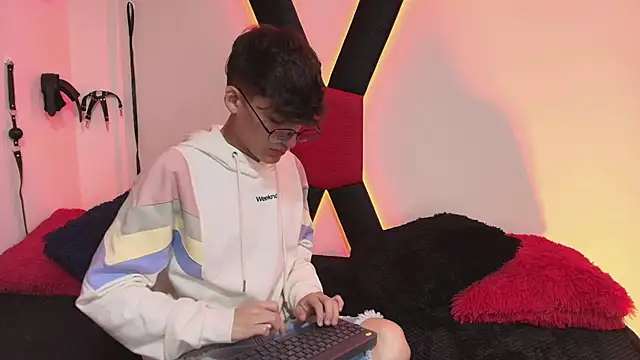 bellmontneon online show from 10, 11, 2025