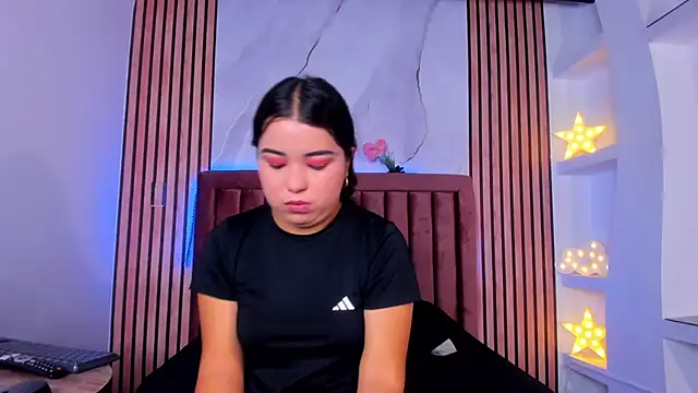 Snapshot of LunaWiill_ chatting on 21, 10, 2025 LunaWiill online show from 21, 10, 2025