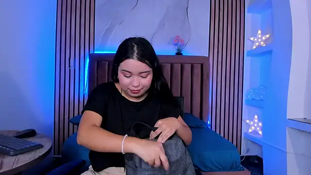 Snapshot of LunaWiill_ chatting on 30, 10, 2025 LunaWiill online show from 30, 10, 2025