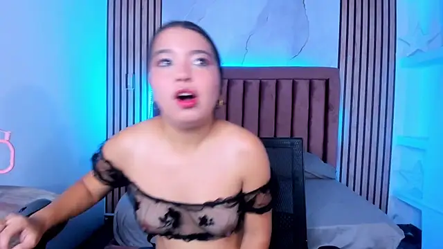 Snapshot of LunaWiill_ chatting on 15, 10, 2025 LunaWiill online show from 15, 10, 2025