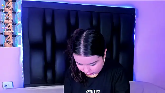 Snapshot of LunaWiill_ chatting on 5, 11, 2025 LunaWiill online show from 5, 11, 2025