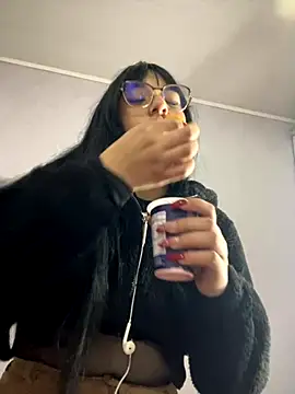 Daphnee-x online show from 5, 12, 2025