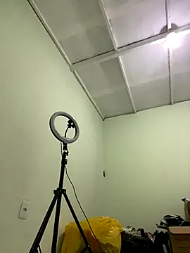 loirinhaaa online show from 9, 10, 2025