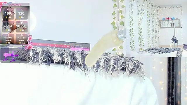 Snapshot of Ashley__Jones__ chatting on 4, 6, 2026 Ashley Jones online show from 4, 6, 2026