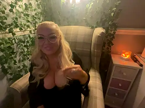 BonnyDesire online show from 15, 12, 2025