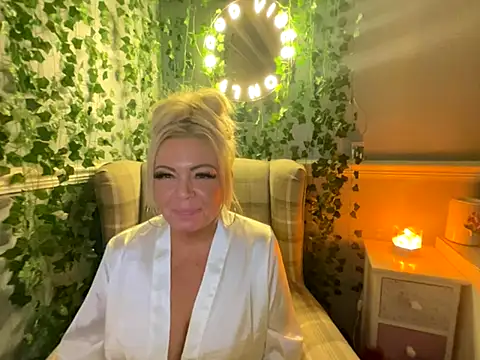 BonnyDesire online show from 28, 10, 2025