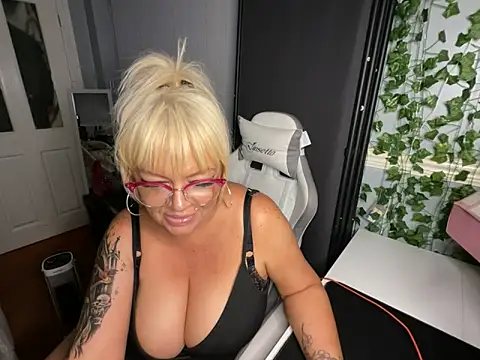 BonnyDesire online show from 13, 4, 2026
