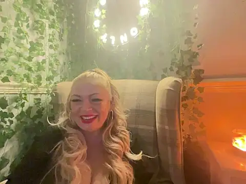 BonnyDesire online show from 25, 11, 2025