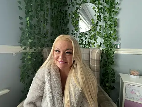 BonnyDesire online show from 25, 10, 2025