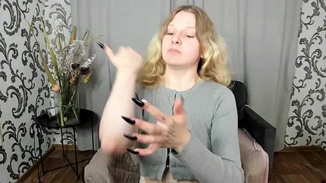 Snapshot of _Velvet_peach_ chatting on 15, 11, 2025 Velvet peach online show from 15, 11, 2025