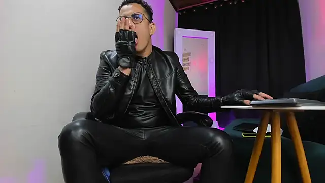 Charliejones  online show from 15, 11, 2025