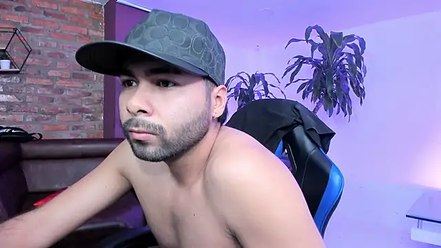 Snapshot of Hot_Threesomee chatting on 2, 10, 2025 Hot Threesomee online show from 2, 10, 2025