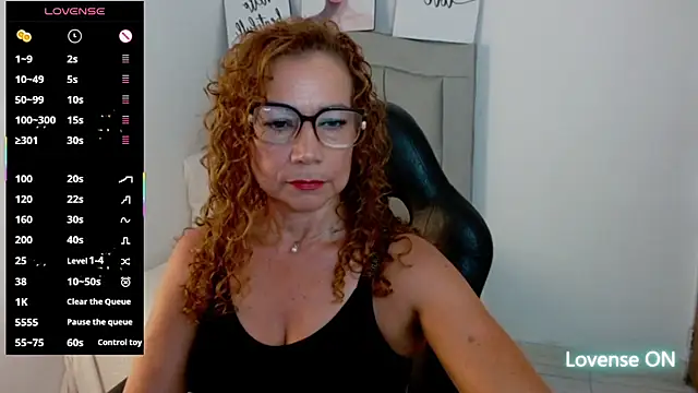 Jademommy  online show from 29, 10, 2025