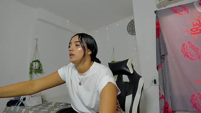 Snapshot of Dakota_x18 chatting on 7, 11, 2025 Dakota x18 online show from 7, 11, 2025