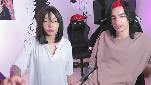 Snapshot of Everlong_ chatting on 9, 10, 2025 Everlong online show from 9, 10, 2025