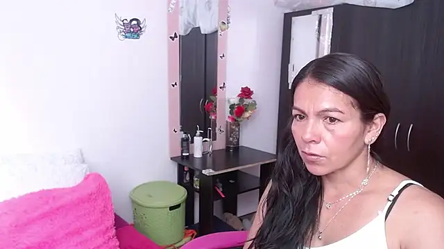 camilavargas  online show from 5, 10, 2025