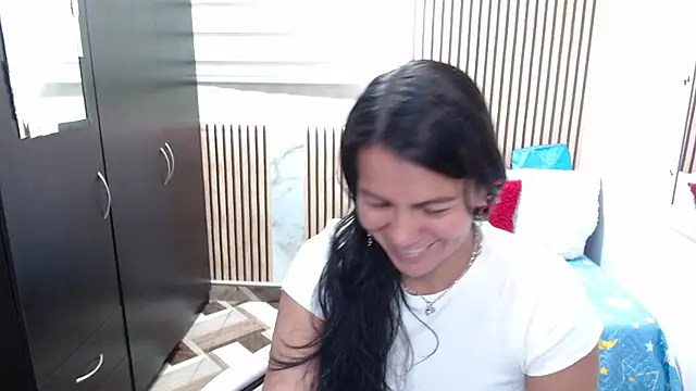 camilavargas  online show from 31, 5, 2026