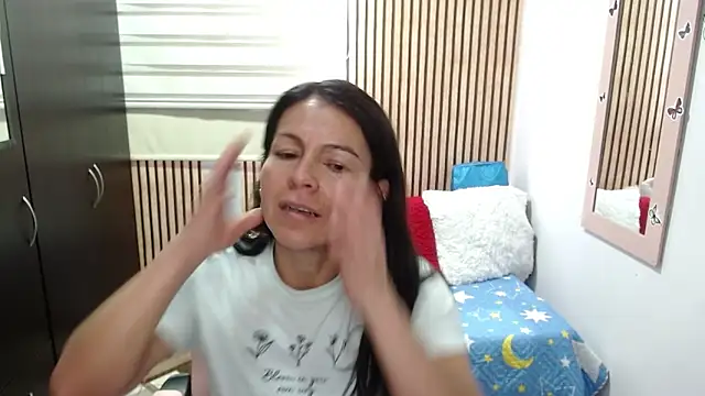 camilavargas  online show from 9, 6, 2026