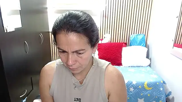 camilavargas  online show from 11, 6, 2026