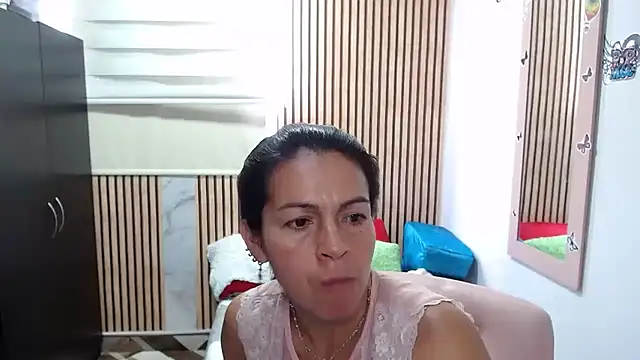 camilavargas  online show from 15, 5, 2026