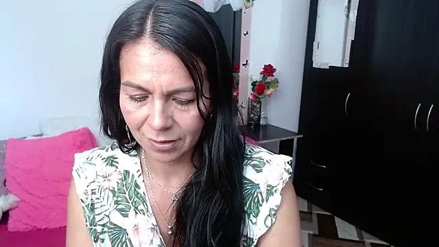 camilavargas  online show from 2, 10, 2025