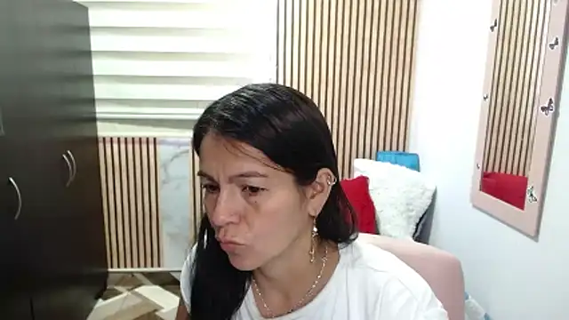camilavargas  online show from 16, 6, 2026