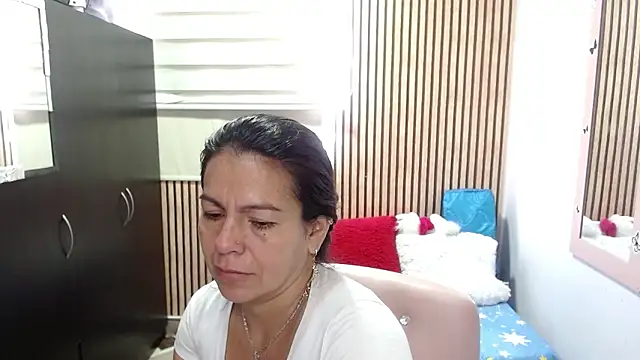 camilavargas  online show from 12, 6, 2026