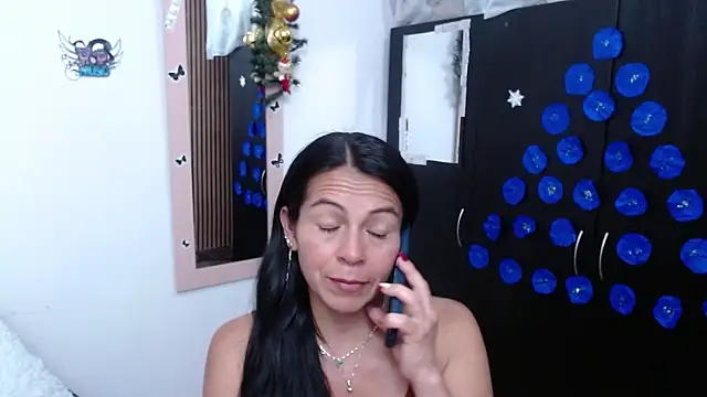 camilavargas  online show from 13, 12, 2025