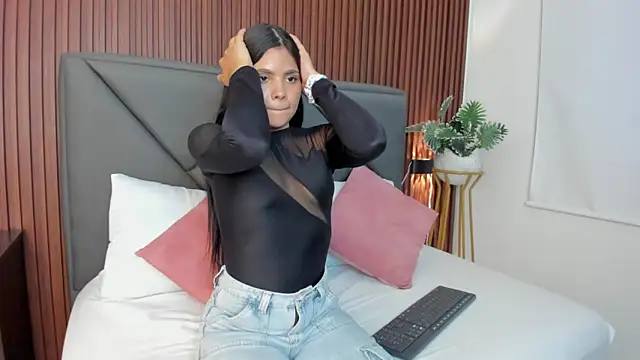 molly lovee  online show from 9, 5, 2026
