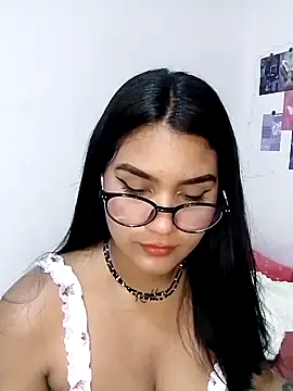 Renata Zoe online show from 6, 10, 2025