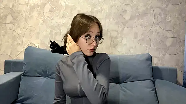 SetsukoBuddemeyer online show from 5, 11, 2025