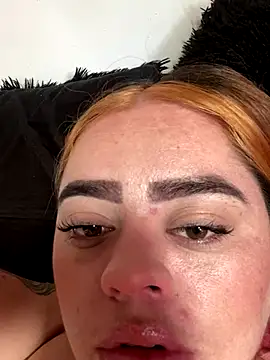 Snapshot of isabella_arias2 chatting on 3, 10, 2025 isabella arias2 online show from 3, 10, 2025