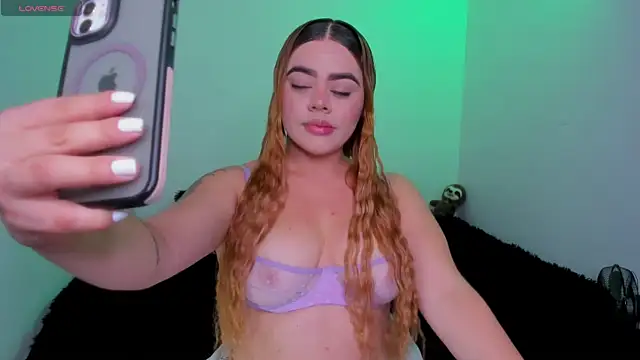 Snapshot of isabella_arias2 chatting on 22, 9, 2025 isabella arias2 online show from 22, 9, 2025