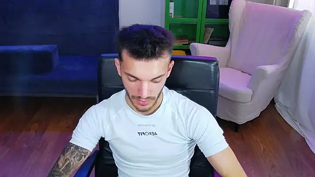 DominicValente online show from 20, 10, 2025