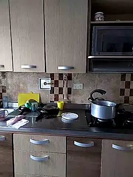 Suzanelee1 online show from 27, 10, 2025